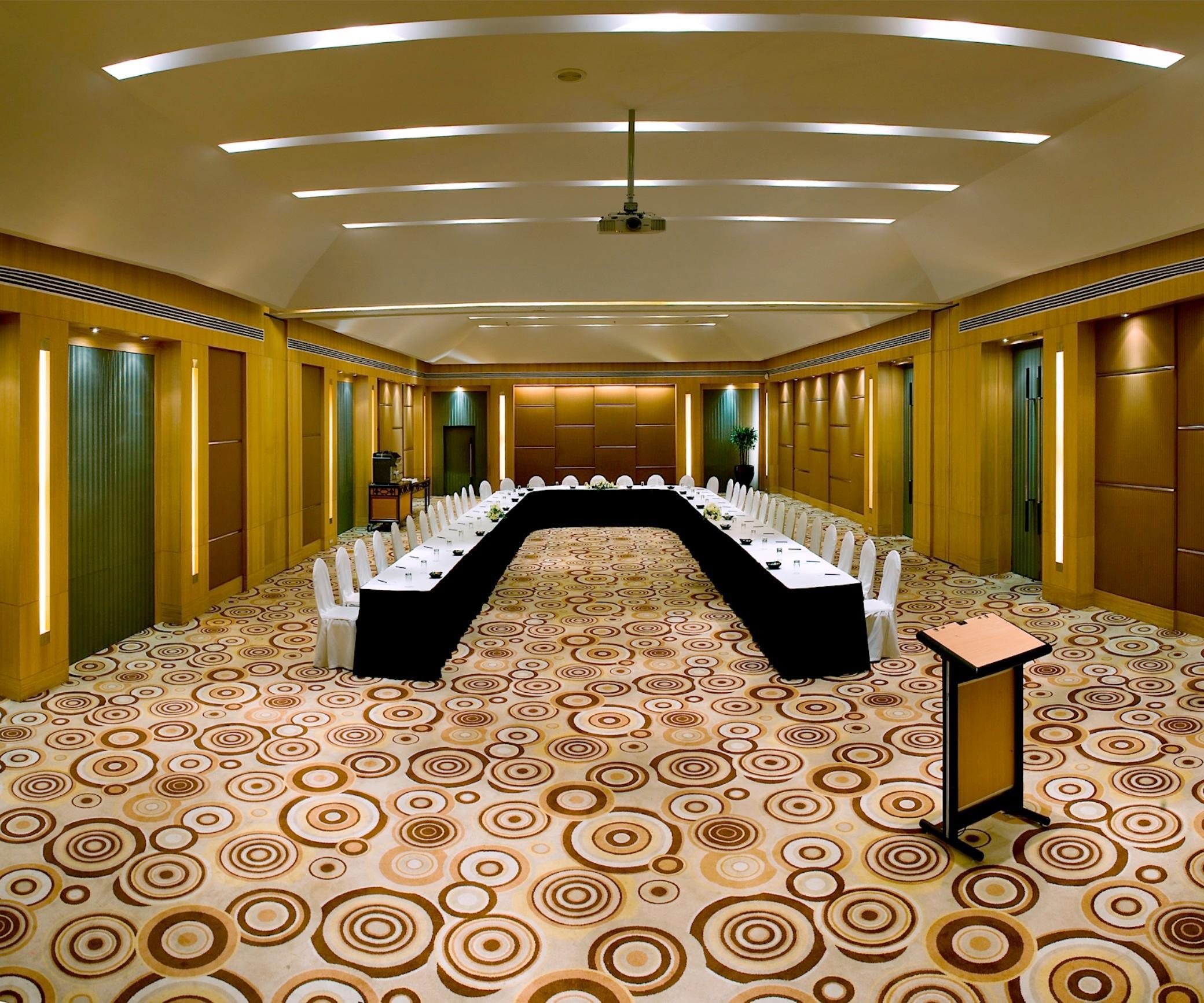The Lalit Ashok Hotel Bangalore Exterior foto