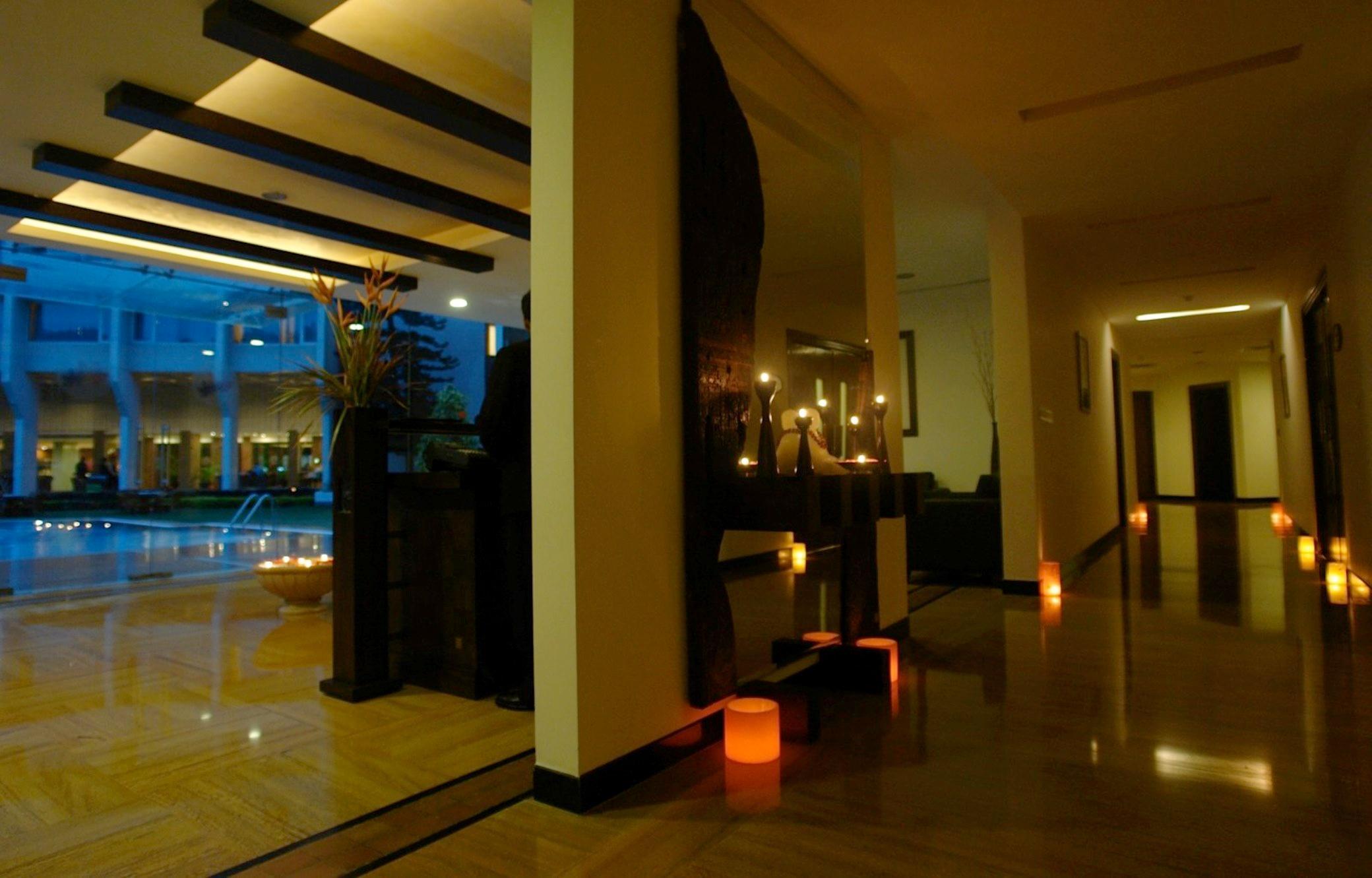 The Lalit Ashok Hotel Bangalore Exterior foto