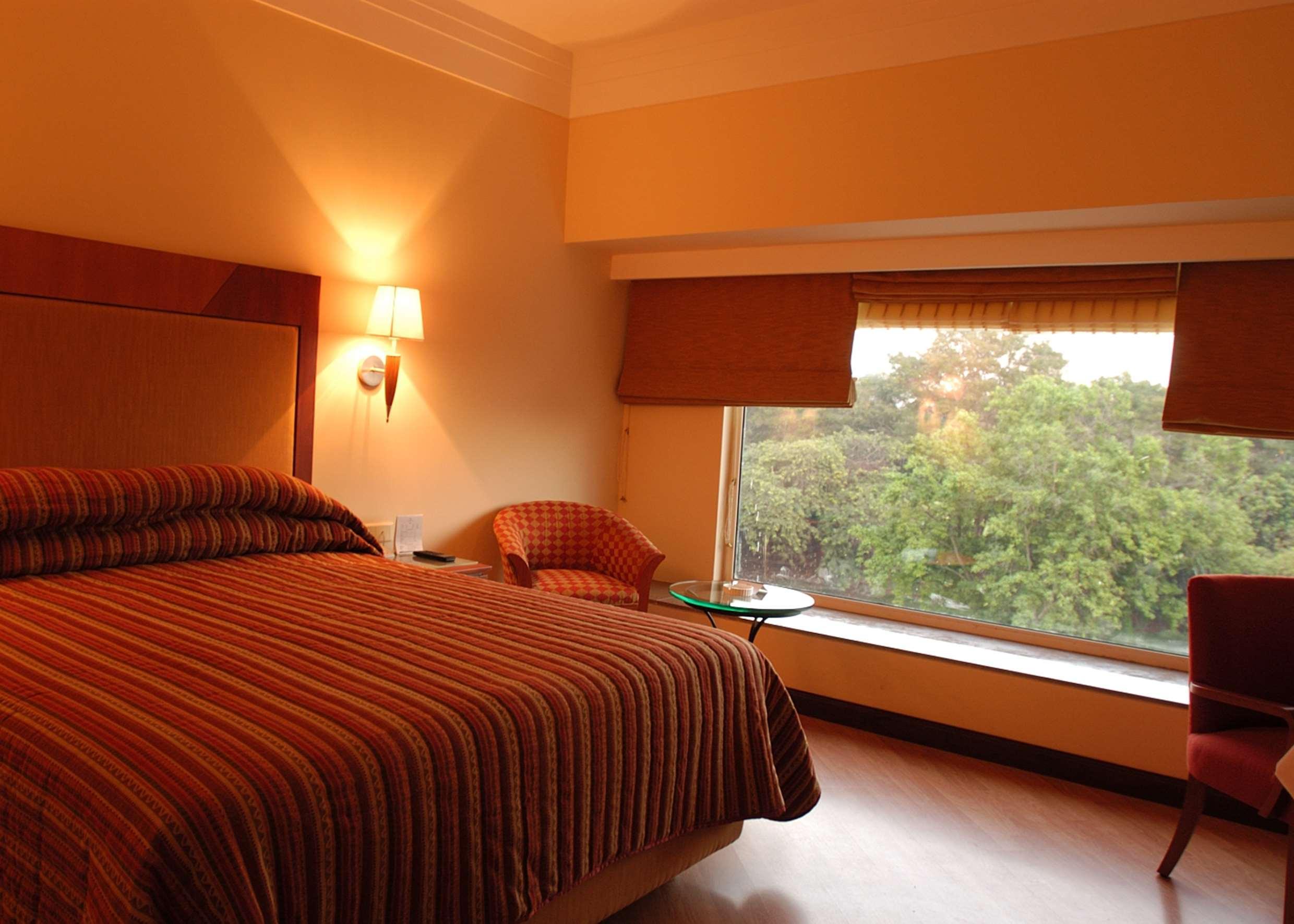 The Lalit Ashok Hotel Bangalore Exterior foto