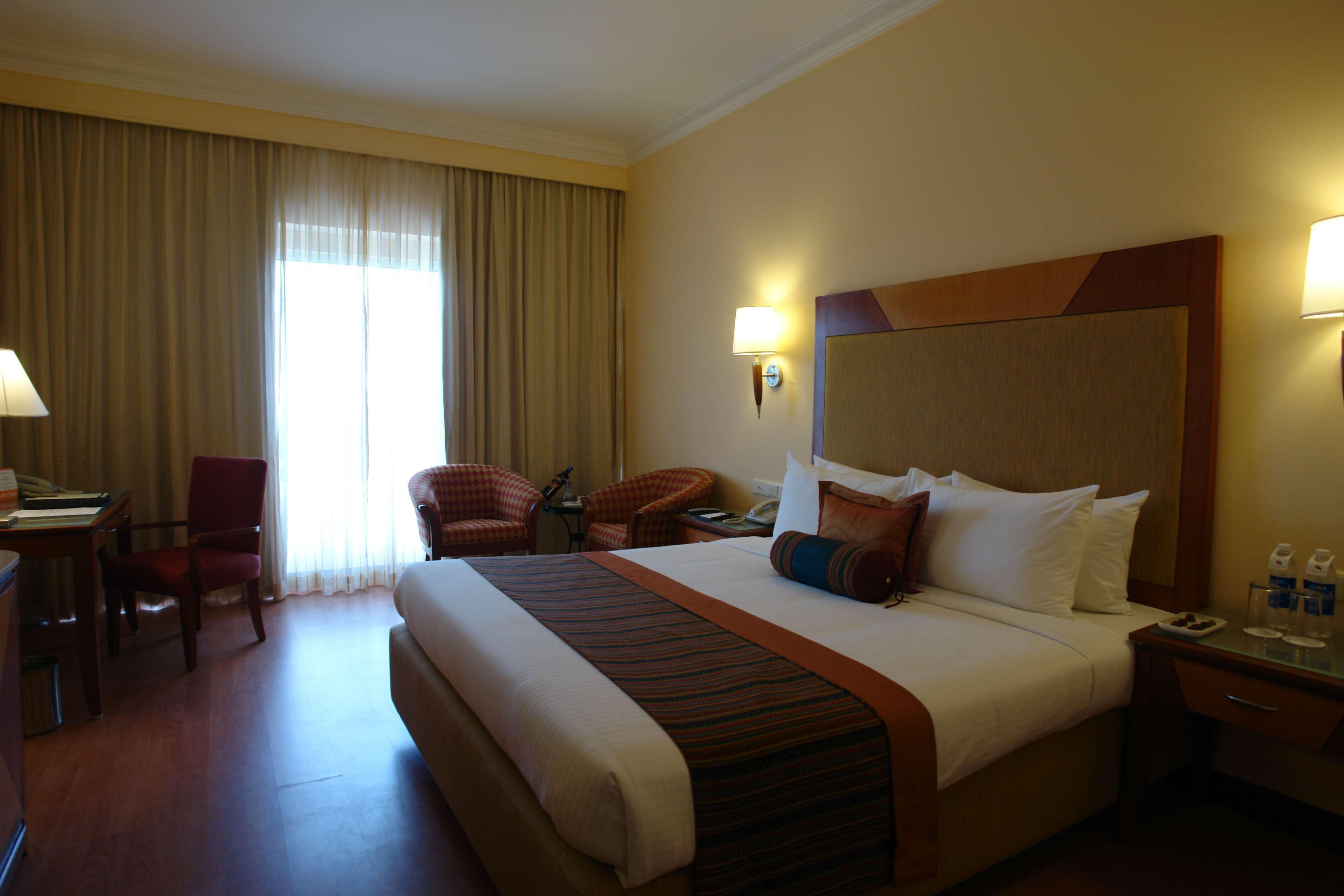 The Lalit Ashok Hotel Bangalore Exterior foto