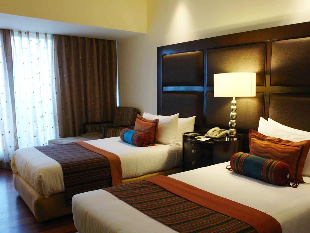 The Lalit Ashok Hotel Bangalore Exterior foto