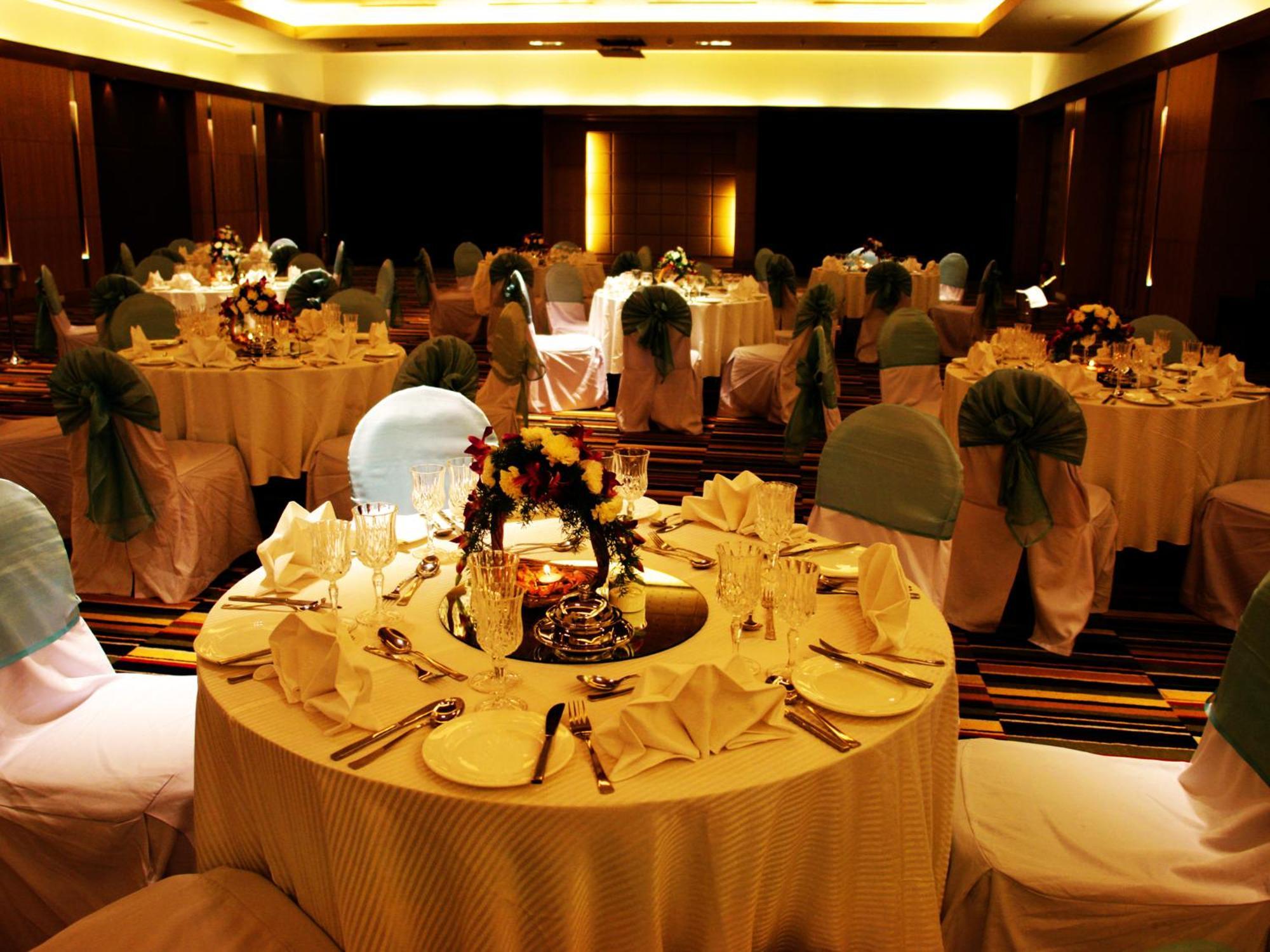 The Lalit Ashok Hotel Bangalore Exterior foto