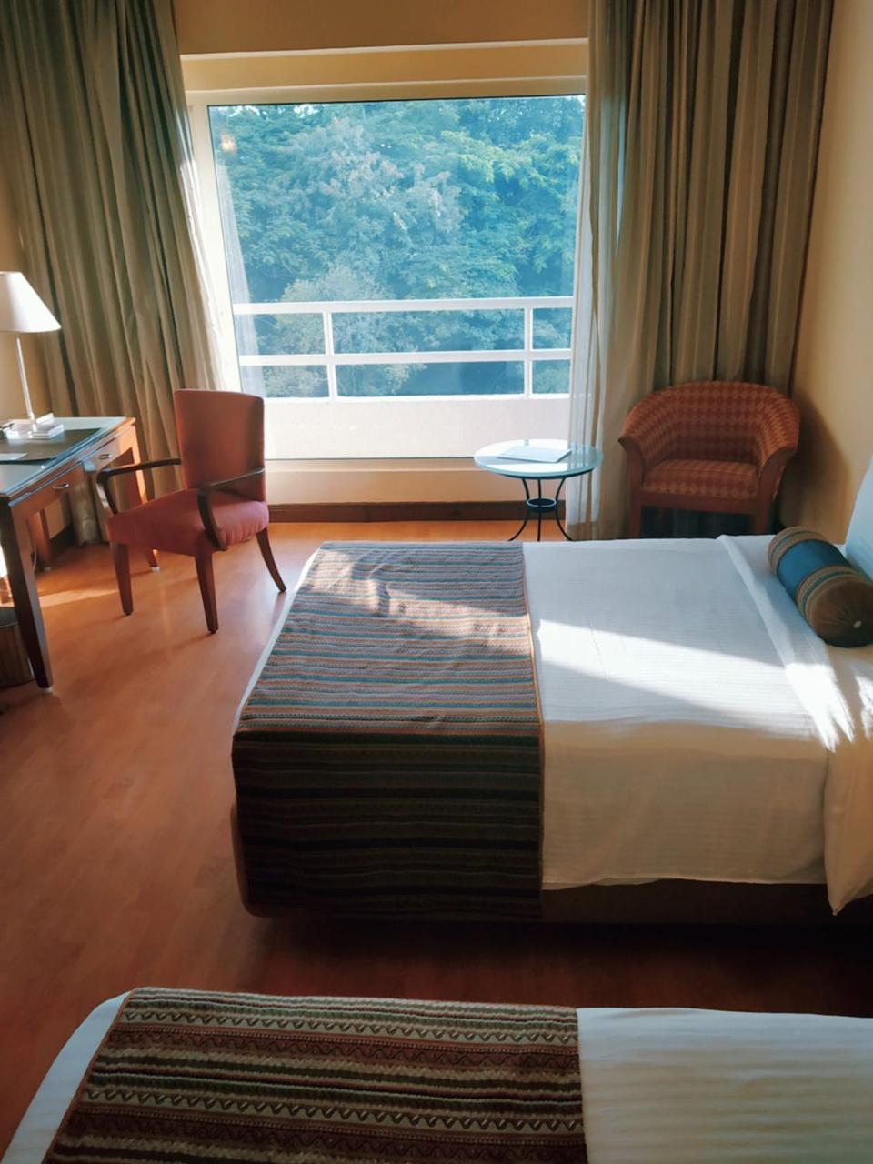 The Lalit Ashok Hotel Bangalore Exterior foto